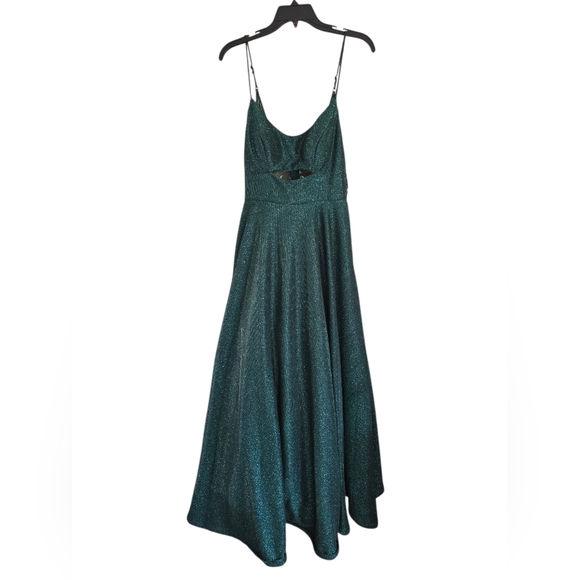 Elegant Emerald Green Evening Dress Gown - Homecoming - Prom - Picture 3 of 9